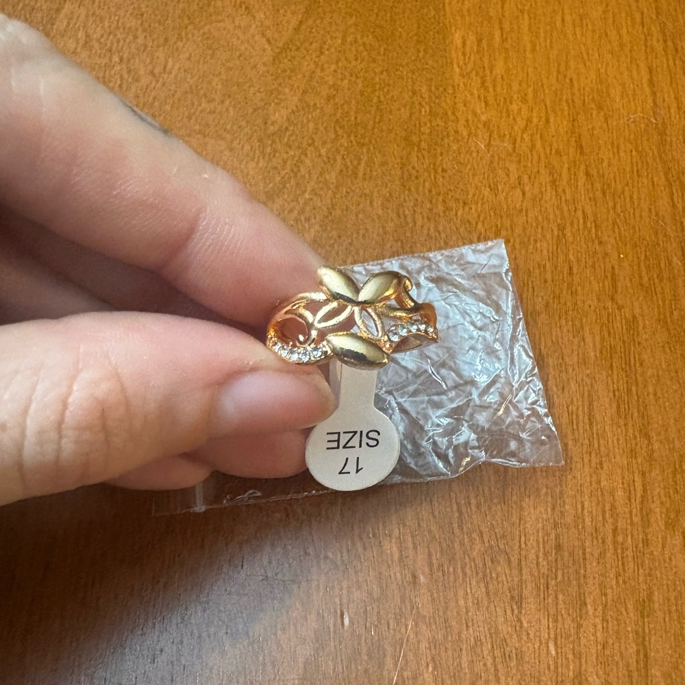 Elegant Gold Floral Women's Ring